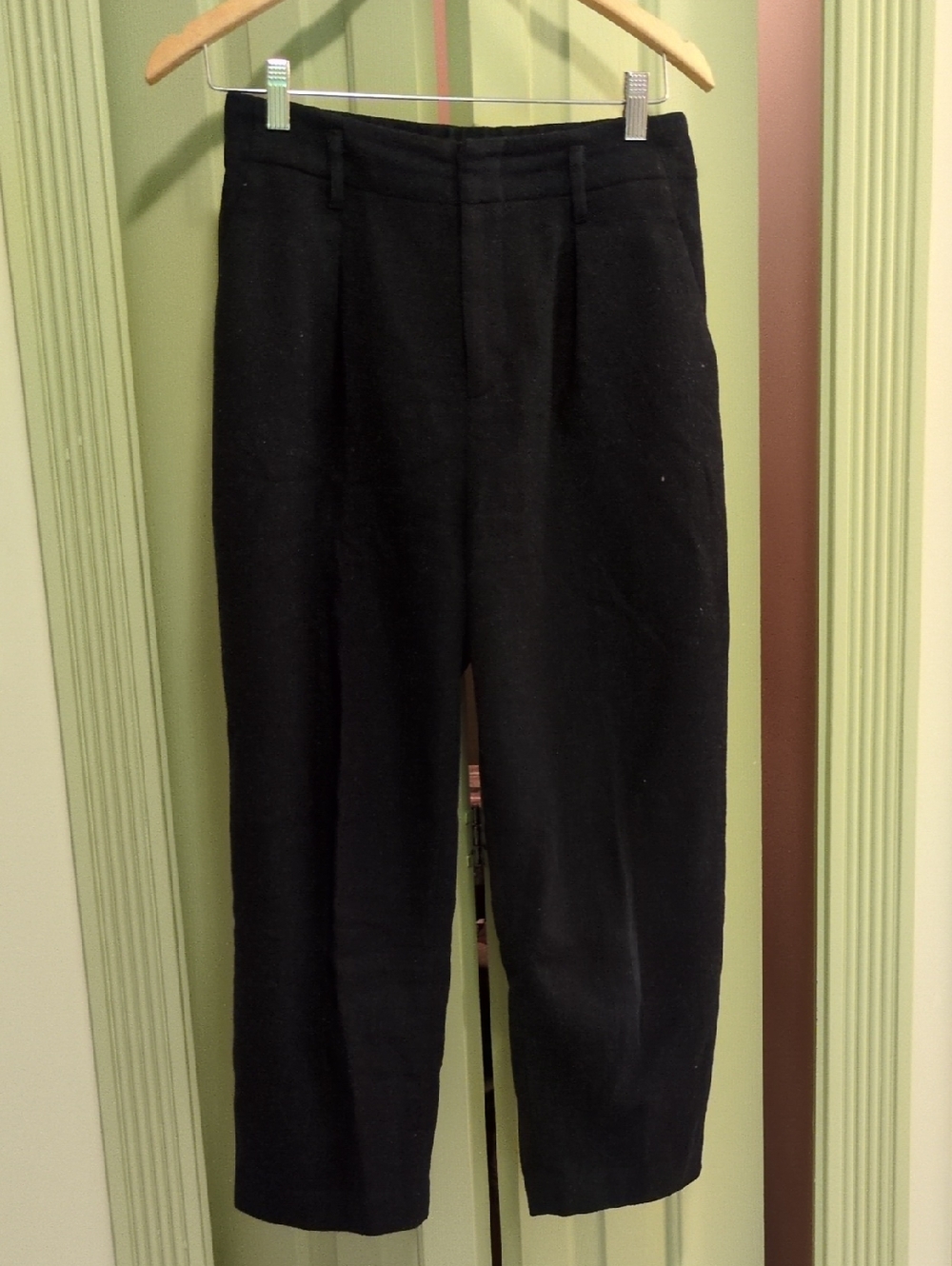 Uniqlo Classic Black Womens’s Dress Pants